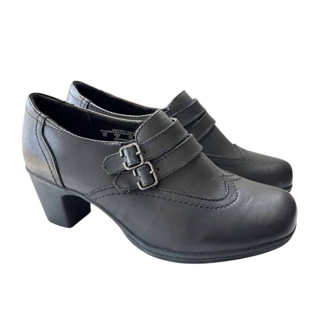 Thom McAn Black Clover Heeled Shoes Size 8.5 W Black Leather Ankle Bootie Buckle